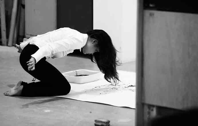 Xie Rong  谢蓉  -  Home  家  -  Performance  -  Galerie Huit  -  20.03 20.04 2017  Hong Kong